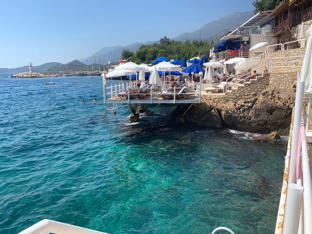 Narr Plajı, Antalya'nın huzurlu köylerinden birinde, doğayla iç içe bir