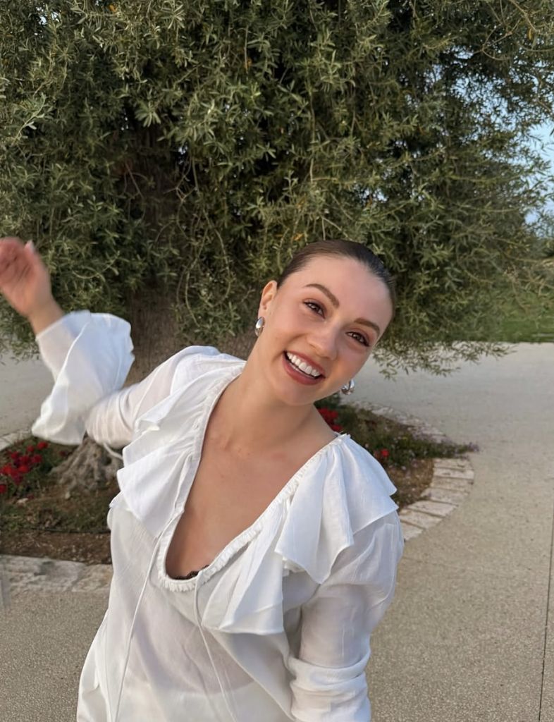 Burcu Özberk’in Makyajsız Fotoğrafı Sosyal Medyada Olay Oldu! s 45c726545db637a3d798b96f86c3c4a8a202d5c8 - Marmara Bölge Gazetesi