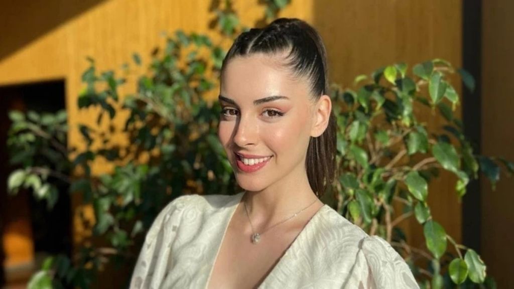 Kızılcık Şerbeti dizisinde Çimen karakterine hayat veren Selin Türkmen, bir