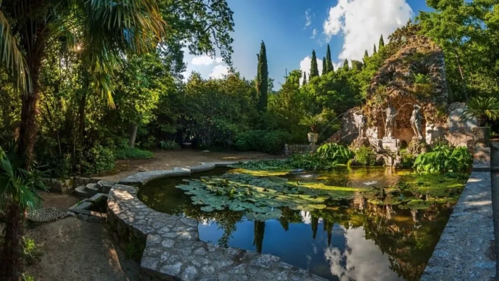 İzmir’in huzurlu ilçesi Dikili’de, doğayla baş başa kalmak isteyenler için