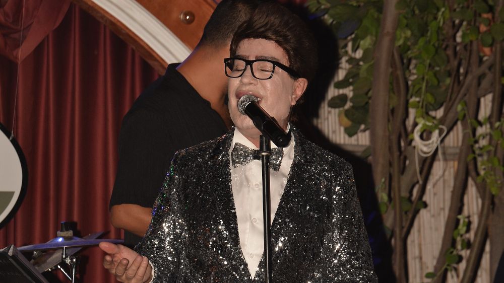 Magazin dünyasının renkli isimlerinden Yılmaz Morgül, son dönemde yüzündeki değişikliklerle