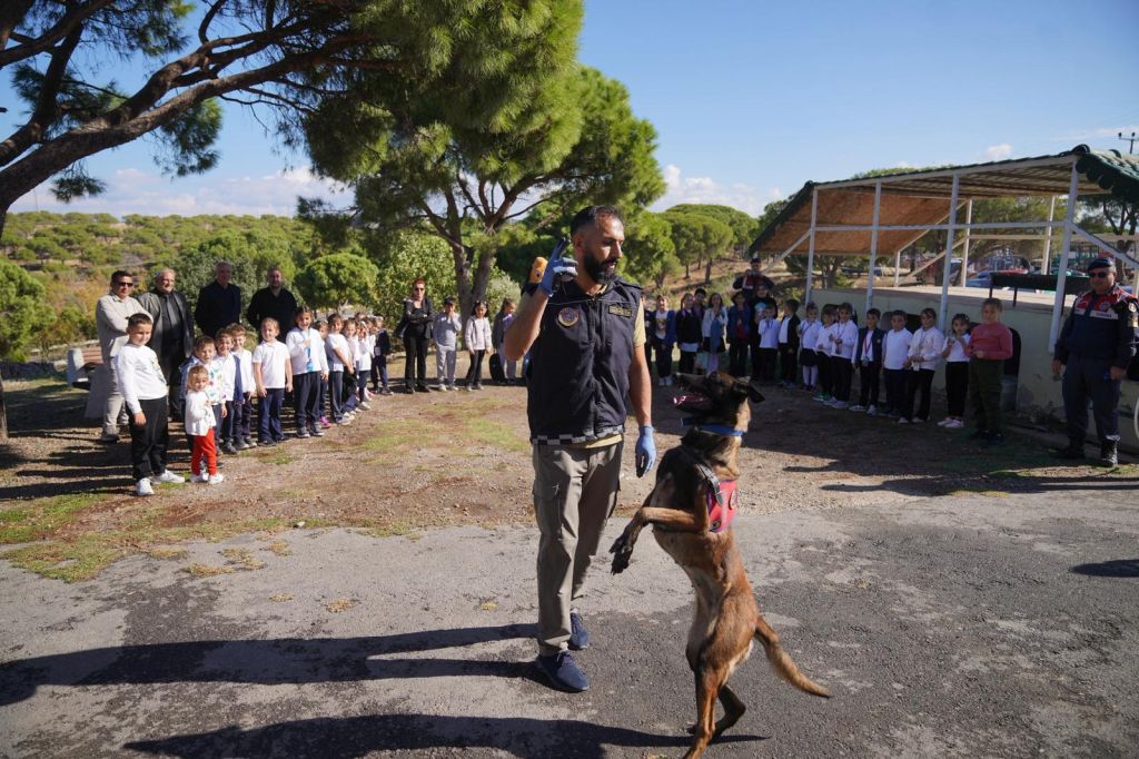 Ayvalık’ta Minikler Barınaktaki Hayvanlarla Buluştu! 02 - Marmara Bölge Gazetesi