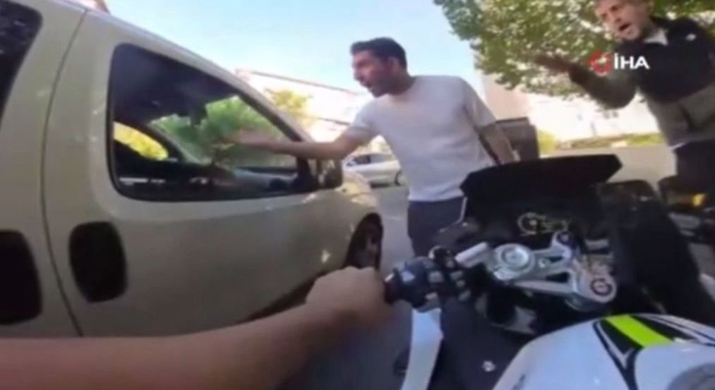 Trafikte Kavga Kamerada:“Git Bebeğini Evde Uyut” Tartışması! 029f62bf 0400 4e8e 99d8 720b798cfeec - Marmara Bölge Gazetesi