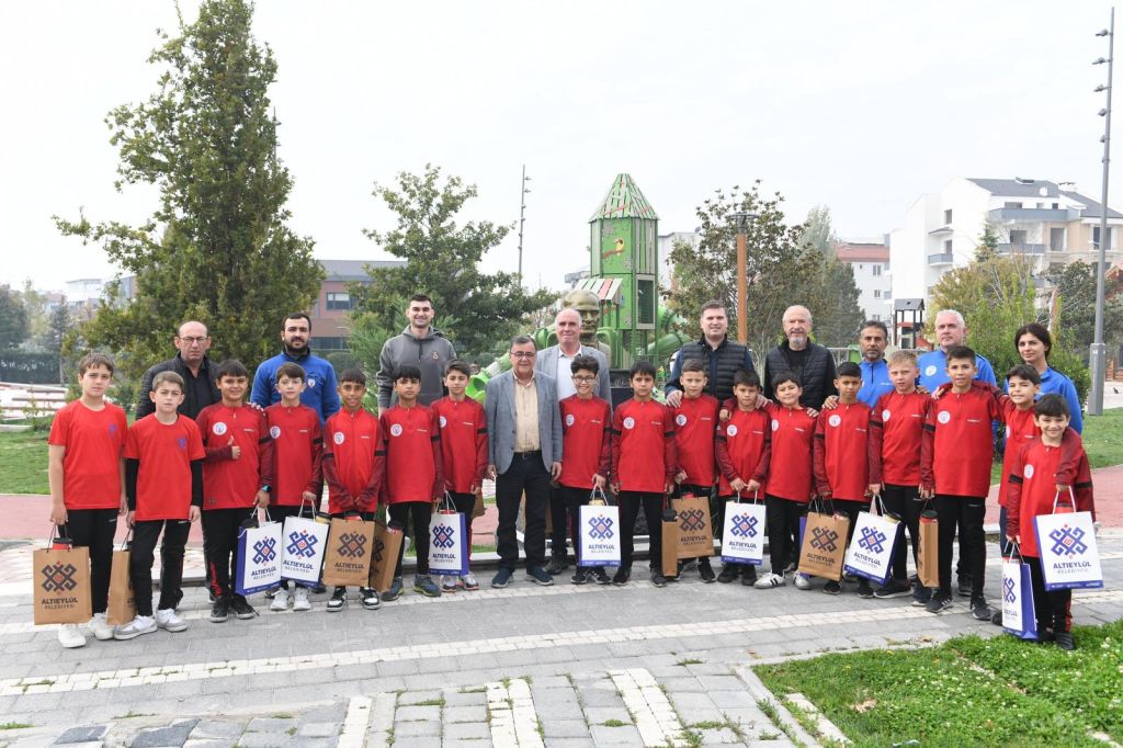 Genç Sporcular Başkan Şehirli’ye Taleplerini İletti! 1 2 - Marmara Bölge Gazetesi