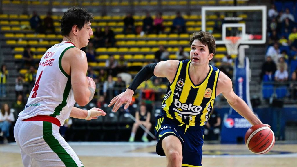 Fenerbahçe Beko, Türkiye Sigorta Basketbol Süper Ligi’nin üçüncü haftasında Karşıyaka’yı