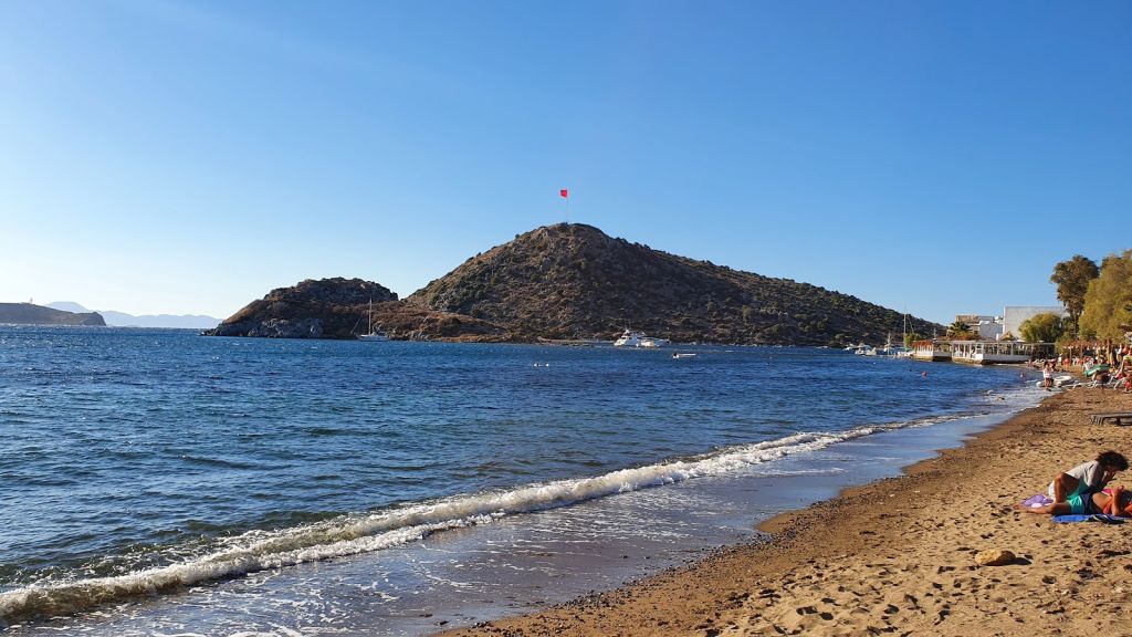Tarih ve Doğanın Yan Yana Olduğu Plaj 20201031 155948 - Marmara Bölge Gazetesi