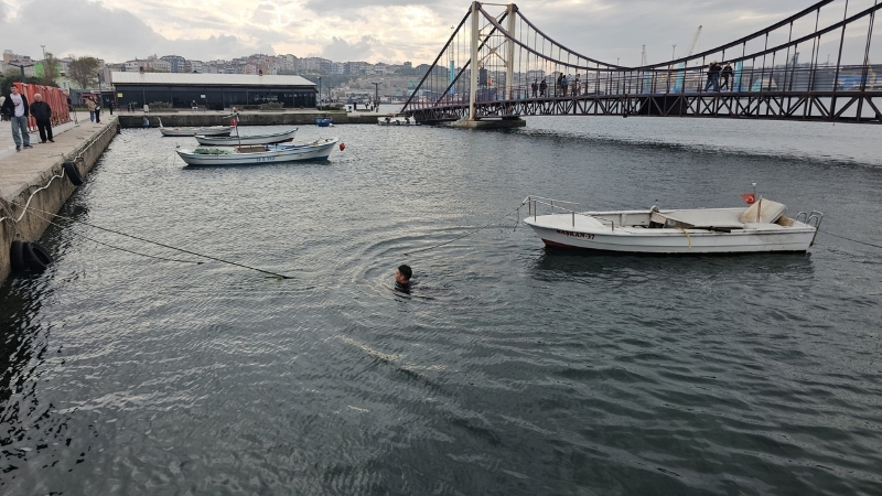 Bandırma’da İddiayı Kaybeden Genç Buz Gibi Havada Denize Atladı! 3 18 - Marmara Bölge Gazetesi