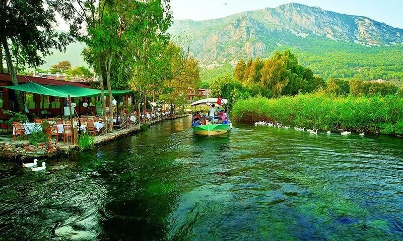 Ege'nin yakıcı yaz sıcağından kaçmak isteyenler için Muğla’nın Köyceğiz ilçesinde