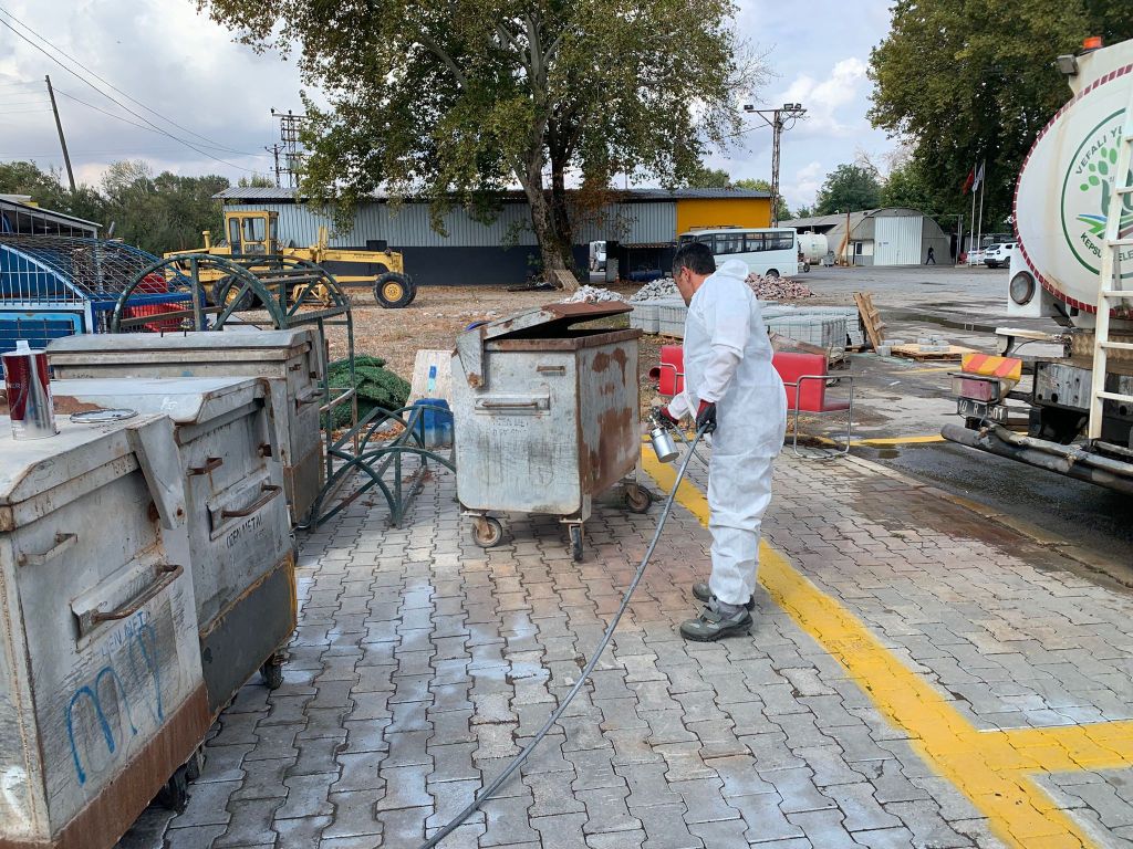 Kepsut’ta parke taş tamirinden peyzaj düzenlemelerine, sağlık kontrollerinden ücretsiz yemek