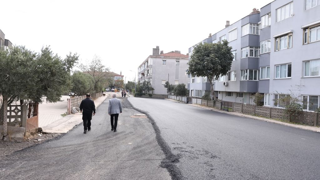 Balıkesir Bandırma Belediyesi, mahallelerde yol düzenleme ve park yenileme çalışmalarına