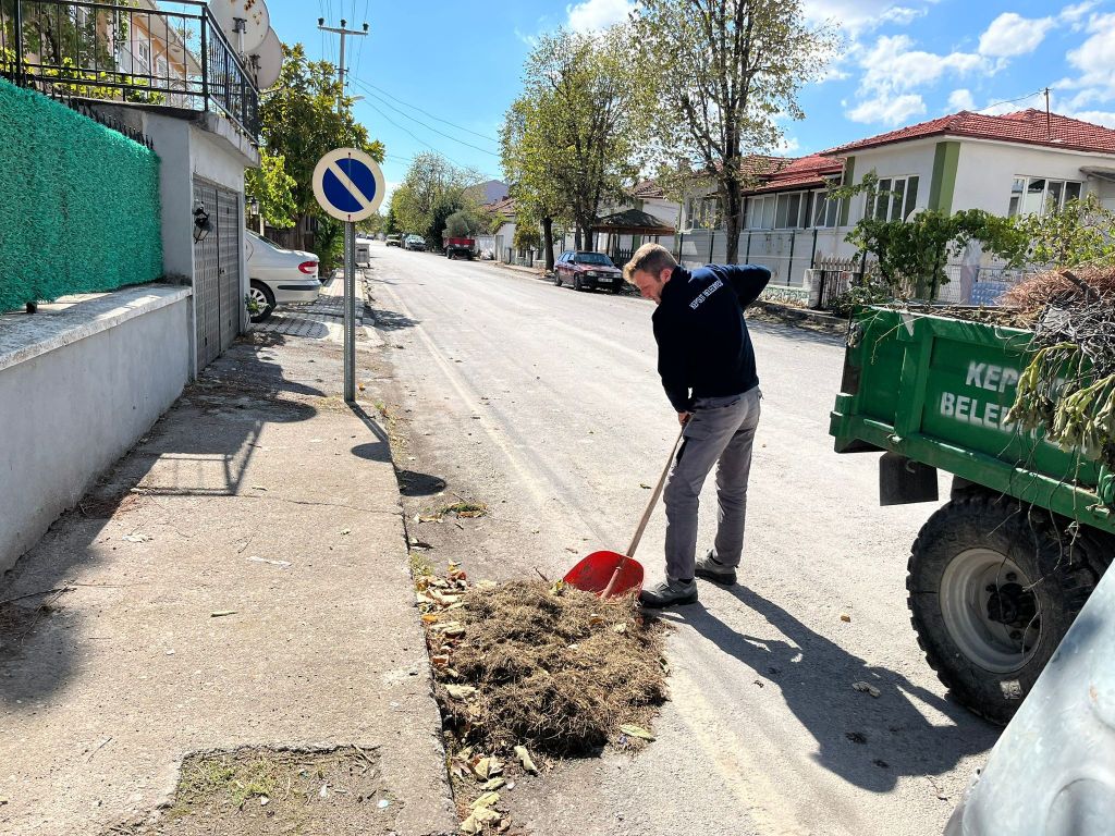 Kepsut Belediyesi, Başkan İsmail Cankul liderliğinde bugün ilçenin birçok mahallesinde