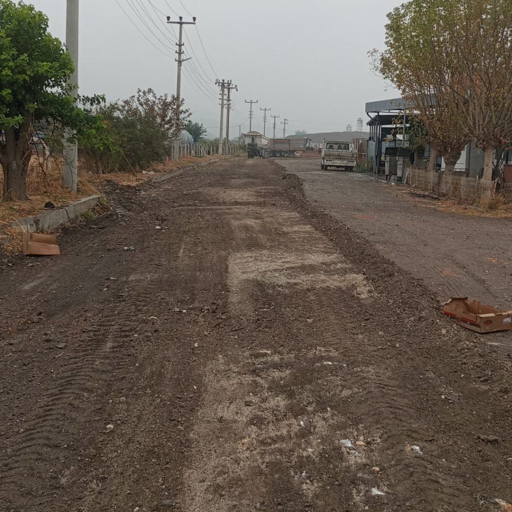 Bigadiç Belediyesi ekipleri, sanayi sitesinde kapsamlı temizlik çalışması başlattı. Başkan