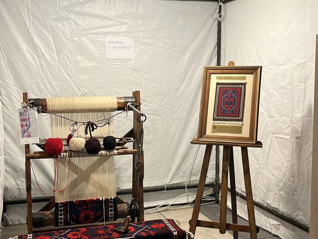 Manisa Balıkesirliler Derneği tarafından düzenlenen Balıkesir Tanıtım Günleri’nde Sındırgı Belediyesi,