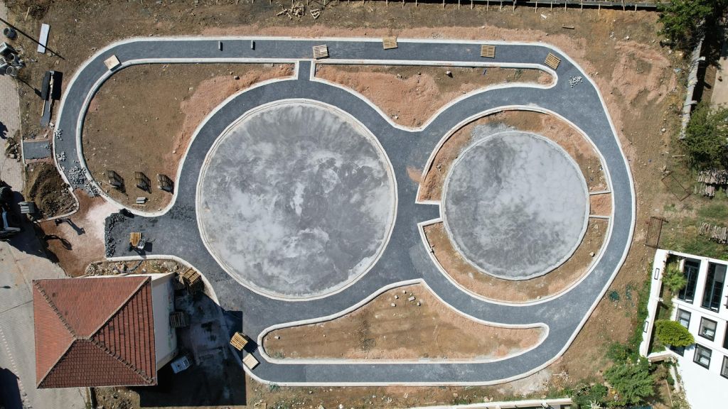 Bandırma’da yeşil alan çalışmaları hız kesmeden devam ediyor. Yenimahalle, Sunullah