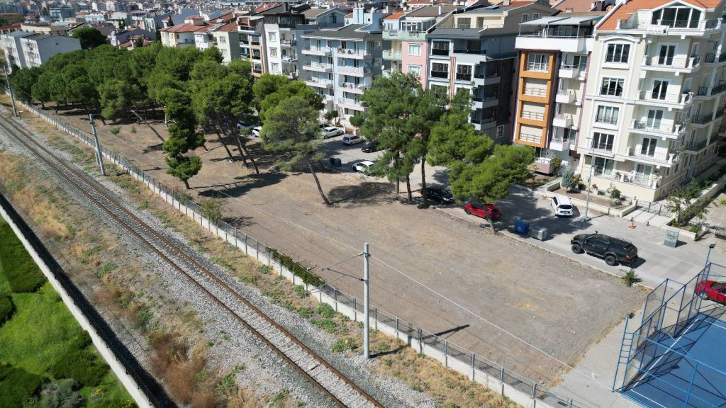 Atatürk Mahallesi’nde başlatılan park düzenleme çalışmalarıyla bölgeye yeni bir sosyal