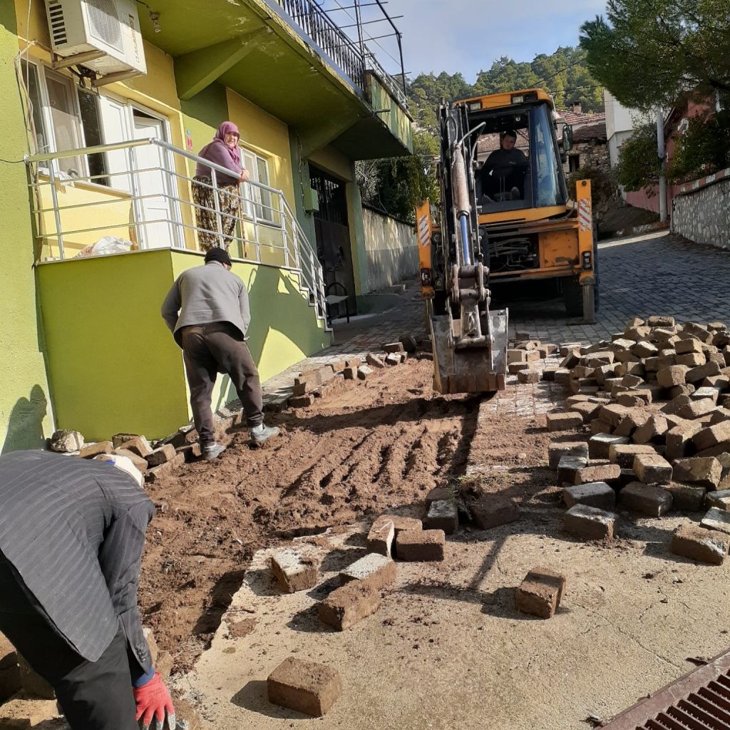 Bigadiç’te Ekipler Sahada 561353755 122214625838300867 3111659232617582328 n - Marmara Bölge Gazetesi