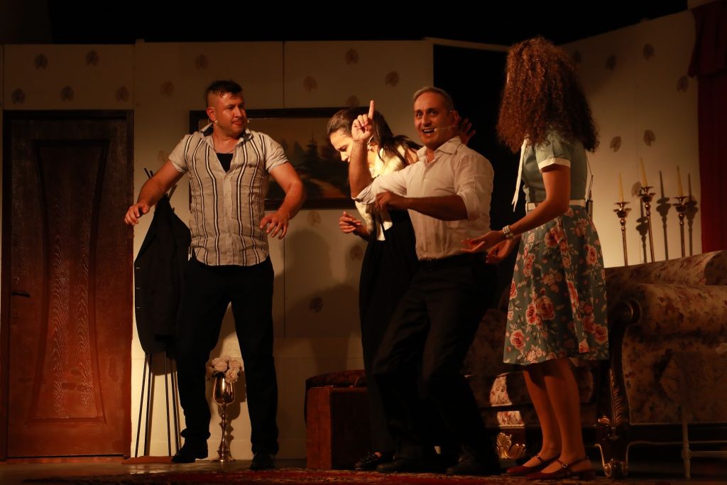 Burhaniye Belediyesi Kent Tiyatrosu’nun yeni oyunu “Eyvah Yine Karıştı”, Reha