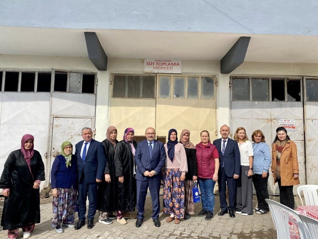 Kadın Çiftçiler Tarlada 564664346 1218123857025141 9143329204287109566 n - Marmara Bölge Gazetesi