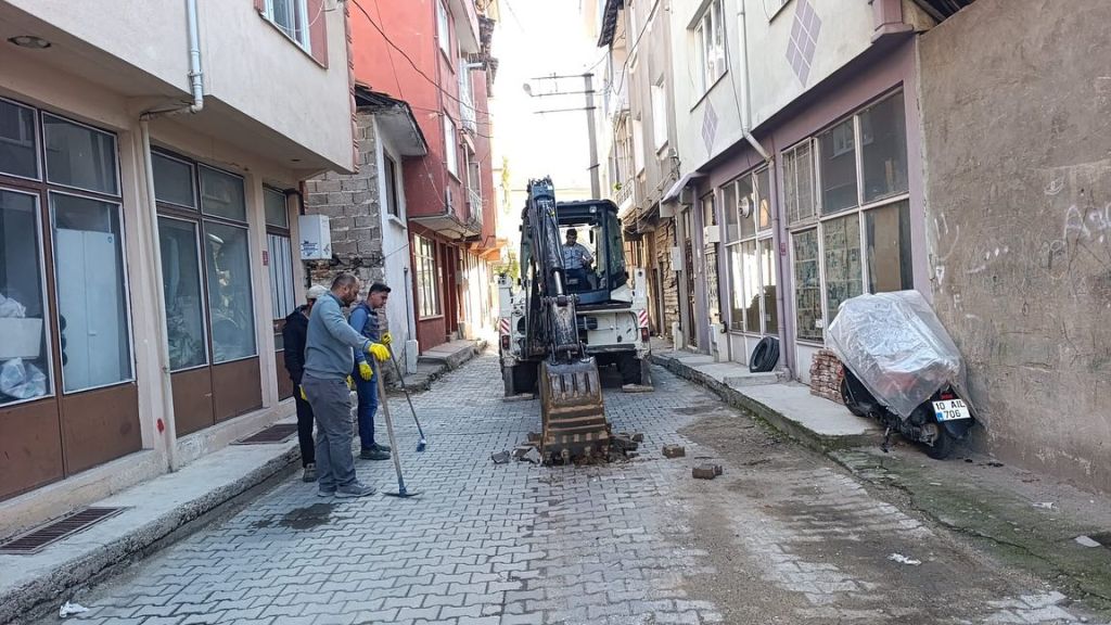 Dursunbey Belediyesi, temizlikten altyapıya kadar birçok alanda çalışmalarını aralıksız sürdürüyor.