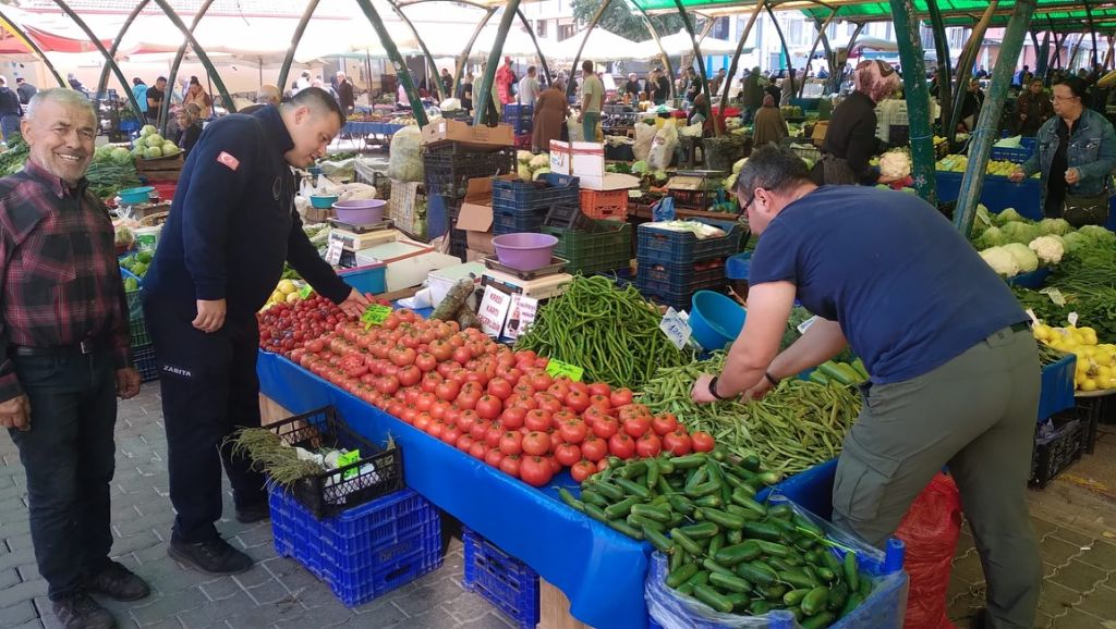 Altıeylül Belediyesi Zabıta Müdürlüğü ekipleri, vatandaşların güvenli ve adil alışveriş