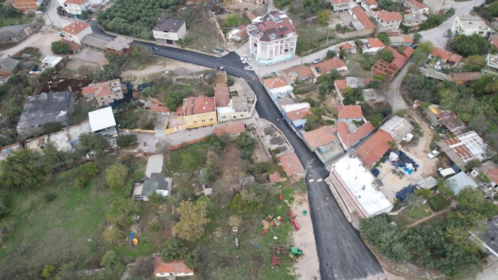 Bandırma Kayacık Mahallesi’nde asfalt, Büyük Levent Caddesi’nde kaldırım, Cuma Pazarı’nda