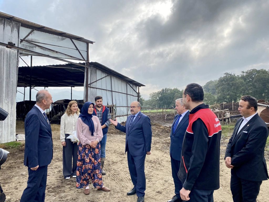 Kadın Çiftçiler Tarlada 565137002 1218123893691804 2578279197021287822 n - Marmara Bölge Gazetesi