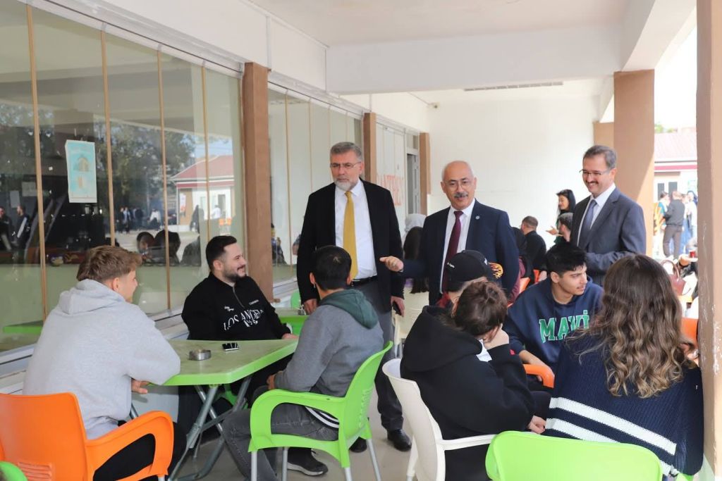 Kepsut Meslek Yüksekokulu’nun “Öğrencilerle Tanışma Etkinliği” kapsamında düzenlenen Beyaz Et