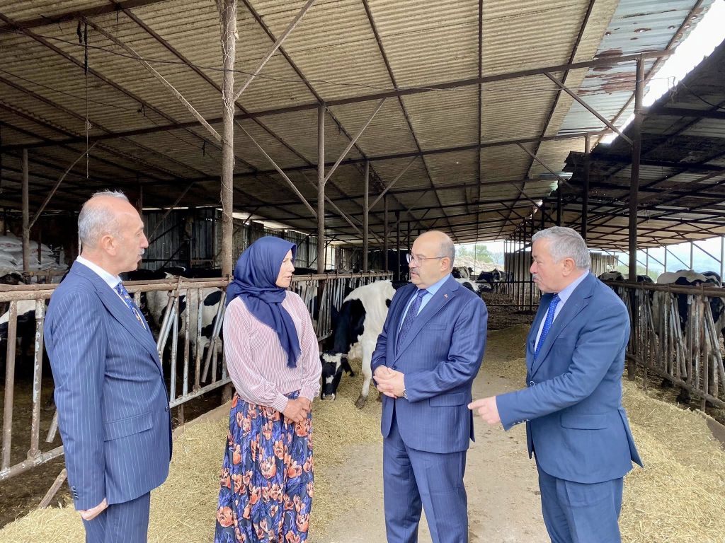 Kadın Çiftçiler Tarlada 565298772 1218124087025118 2551093025190513156 n - Marmara Bölge Gazetesi