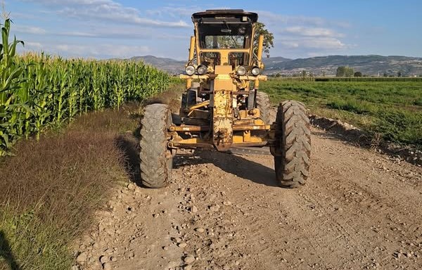 Bigadiç Belediyesi, kırsal mahallelerde vatandaşların ulaşımını kolaylaştırmak amacıyla arazi yolu