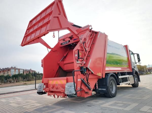 Bigadiç Belediyesi Araç Filosunu Güçlendirdi 566717587 17913569367214446 8840402992649307432 n - Marmara Bölge Gazetesi