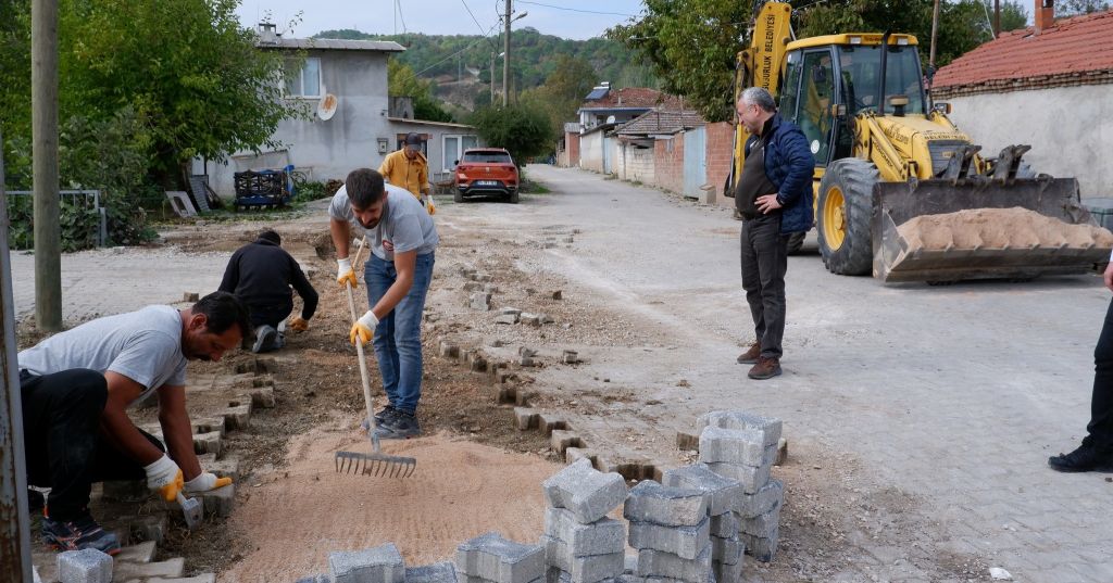 Susurluk Belediyesi ekipleri, ilçenin dört bir yanında altyapı ve üstyapı