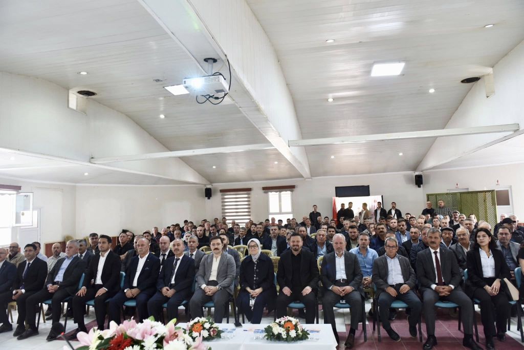 Bigadiç’te düzenlenen Tarım ve Hayvancılık Sektörü Değerlendirme Toplantısı’nda üreticilerin sorunları