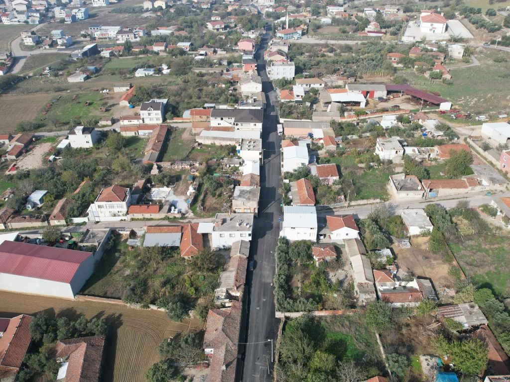 Bandırma Belediyesi, kentin dört bir yanında yol ve çevre düzenleme