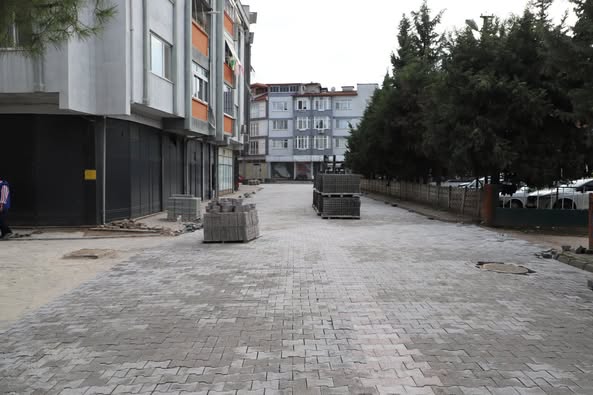 Gönen Belediyesi, ilçenin dört bir yanında başlattığı altyapı, temizlik ve