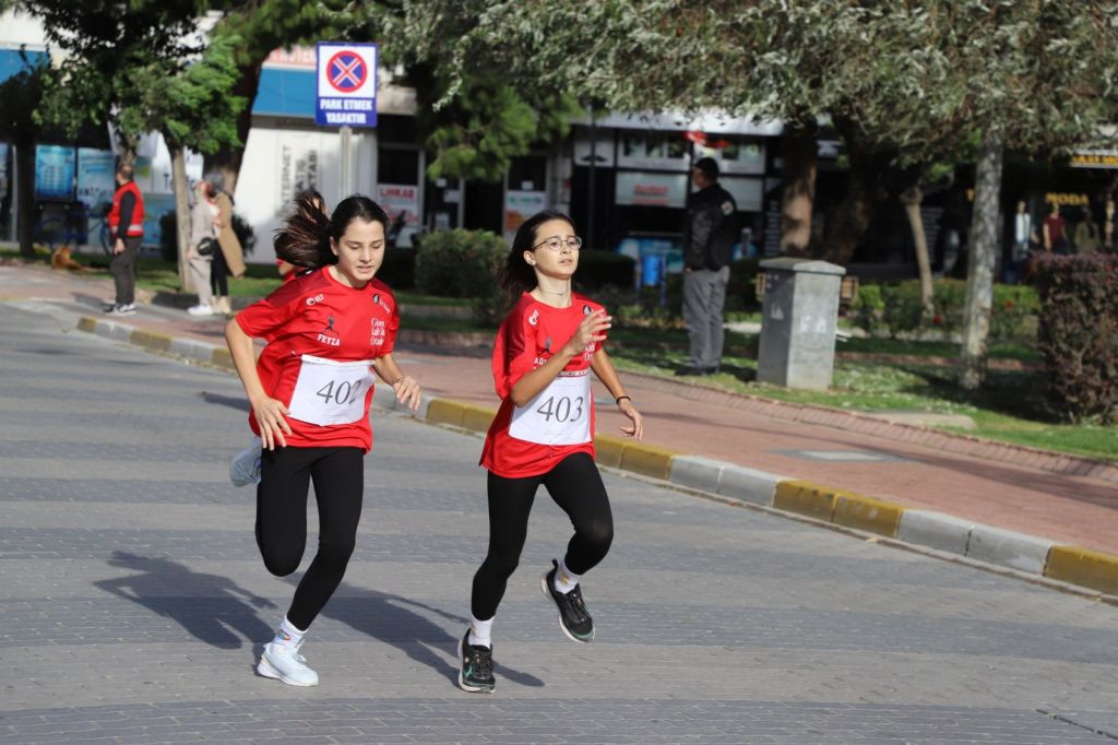 Gönen’de Cumhuriyet Koşusu Nefes Kesti! 569571446 1271210941715607 8214468658762728501 n - Marmara Bölge Gazetesi