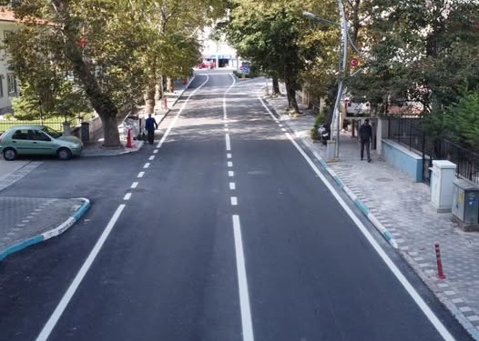Susurluk Belediyesi, ilçede yürüttüğü kapsamlı yol yenileme çalışmaları kapsamında Hatap