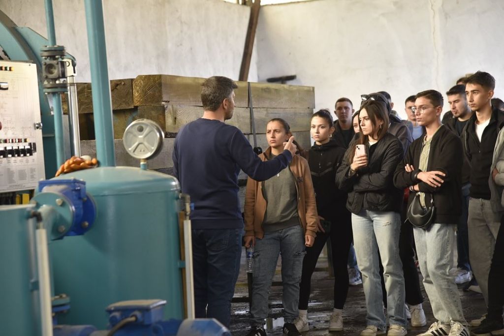 Dursunbey Meslek Yüksekokulu öğrencileri, uygulamalı eğitim kapsamında Dursunbey Belediyesi’ne ait