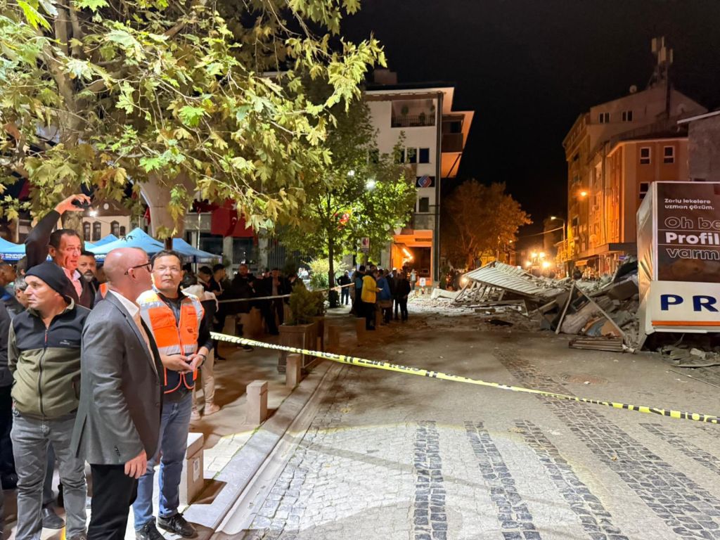 CHP Balıkesir Milletvekili Serkan Sarı, 6.1 büyüklüğündeki Sındırgı depremi sonrası