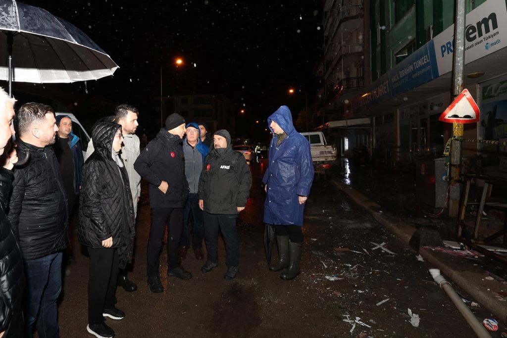 Balıkesir’in Sındırgı ilçesinde meydana gelen 6,1 büyüklüğündeki depremin ardından İçişleri