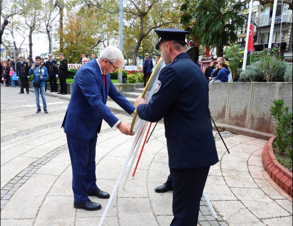 Balıkesir’in Erdek ilçesinde, Cumhuriyet’in ilanının 102. yıl dönümü büyük bir