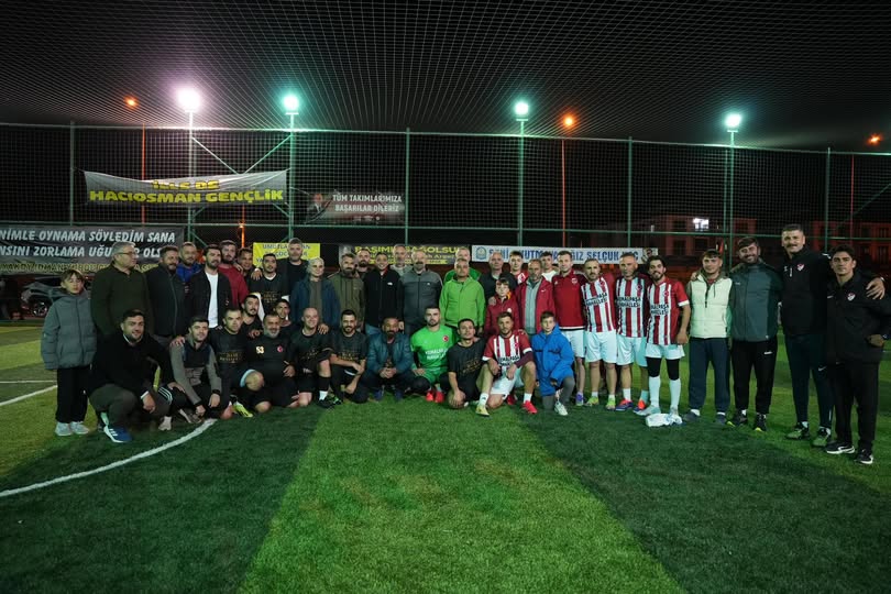 Balıkesir’in Gömeç ilçesinde düzenlenen Cumhuriyet Kupası Mahalleler Arası Futbol Turnuvası,