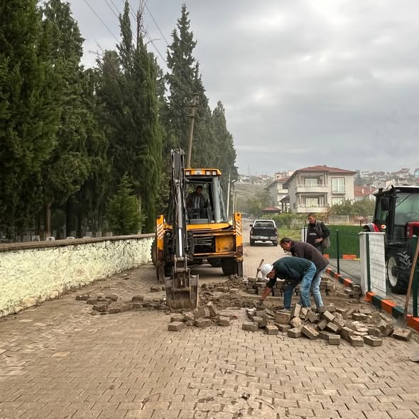 Bigadiç Belediyesi, mahallelerin ihtiyaçları doğrultusunda başlattığı yol düzenleme ve parke