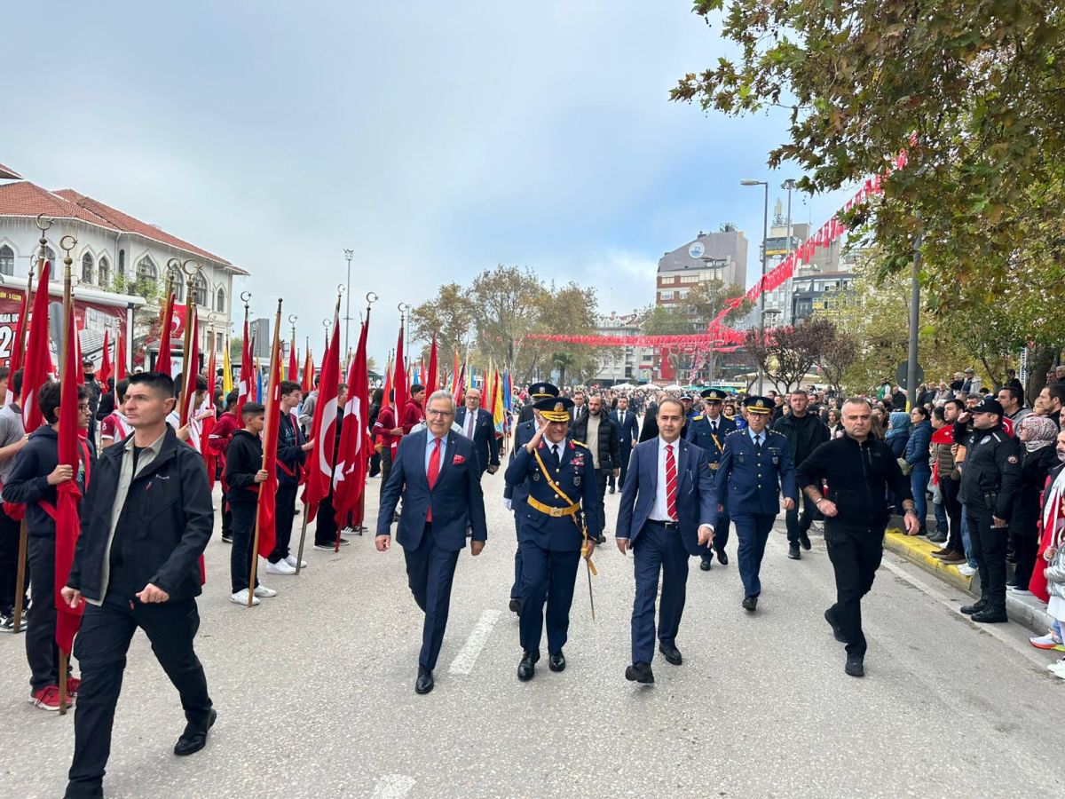 Cumhuriyetin 102. Yılı Bandırma’da Coşkuyla Kutlandı 571214638 1373374754144874 5579499694164602453 n - Marmara Bölge Gazetesi