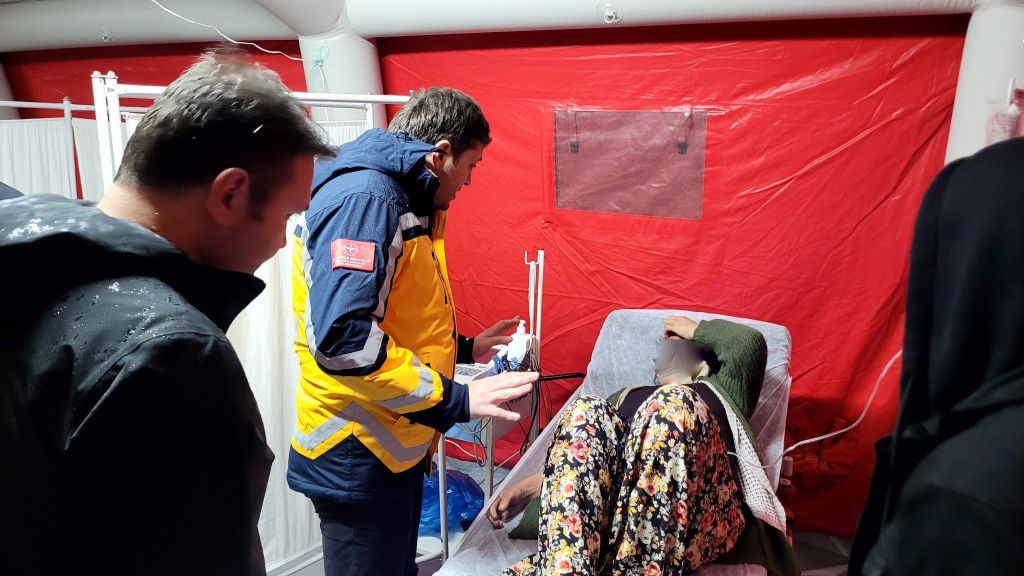 Balıkesir İl Sağlık Müdürü Dr. Miraç Çavdar, Sındırgı’da meydana gelen