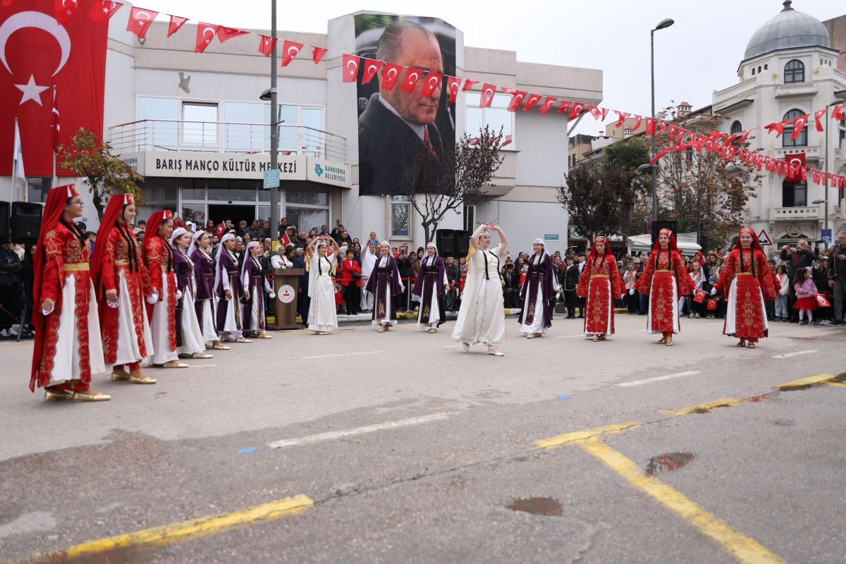 Cumhuriyetin 102. Yılı Bandırma’da Coşkuyla Kutlandı 571336569 1373375184144831 4958618911142107215 n - Marmara Bölge Gazetesi