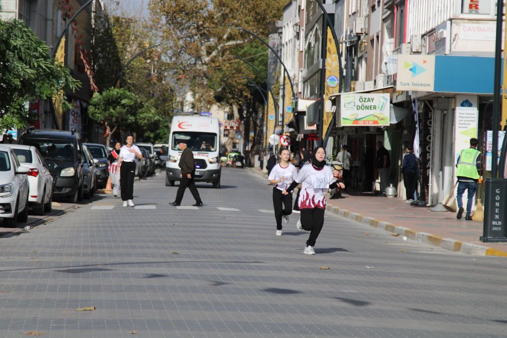 Gönen’de Cumhuriyet Koşusu Nefes Kesti! 571346353 1271211305048904 4323286270458174911 n - Marmara Bölge Gazetesi