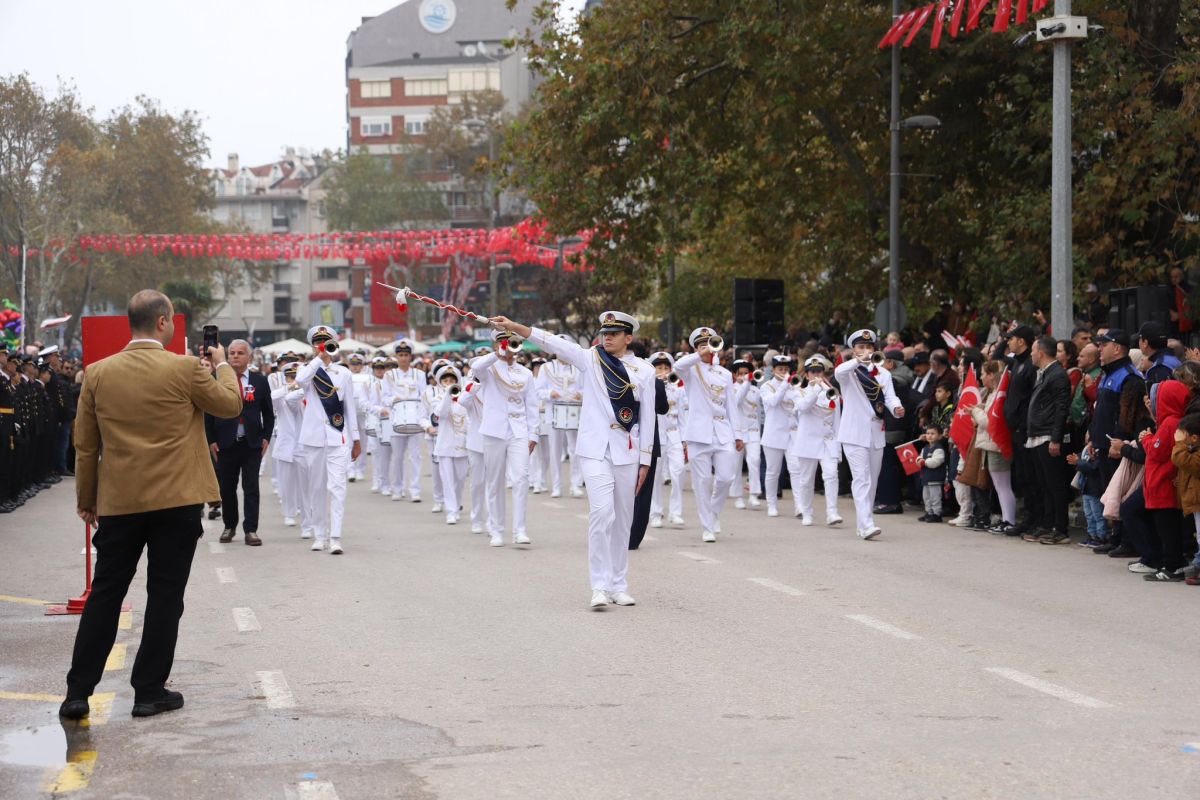 Cumhuriyetin 102. Yılı Bandırma’da Coşkuyla Kutlandı 571717514 1373375294144820 7703469515501728824 n - Marmara Bölge Gazetesi