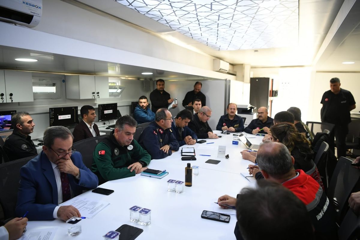 Balıkesir Valisi İsmail Ustaoğlu başkanlığında, AFAD Başkanı Vali Ali Hamza