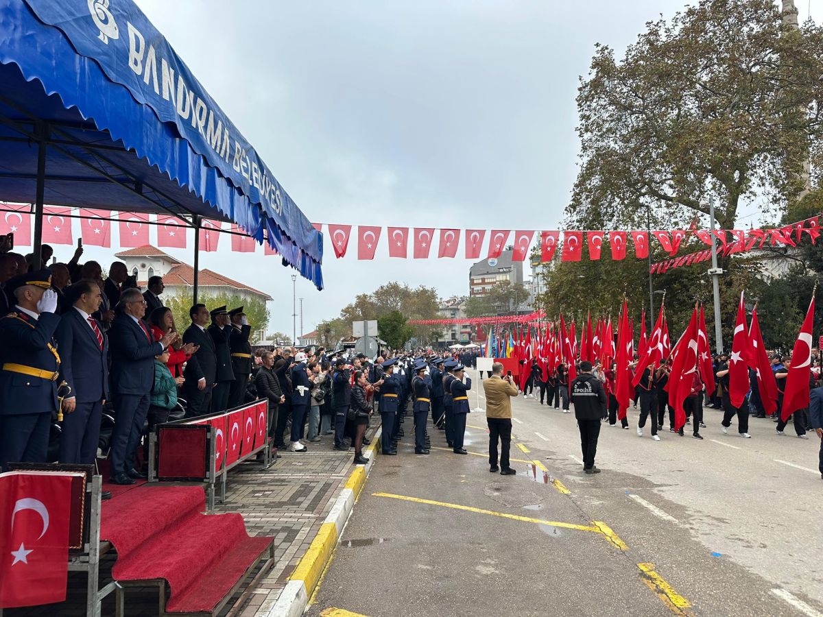 Cumhuriyetin 102. Yılı Bandırma’da Coşkuyla Kutlandı 572107079 1373375664144783 7611309315990064724 n - Marmara Bölge Gazetesi