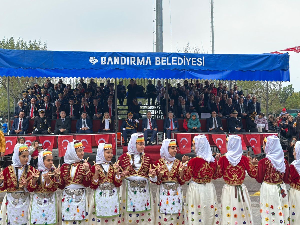 Cumhuriyetin 102. Yılı Bandırma’da Coşkuyla Kutlandı 572212490 1373374357478247 628726820828057465 n - Marmara Bölge Gazetesi
